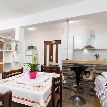 Fuer 2 Personen Ca 30 Qm In Njivice, Kvarner Bucht Krk * ニヴィーチェ