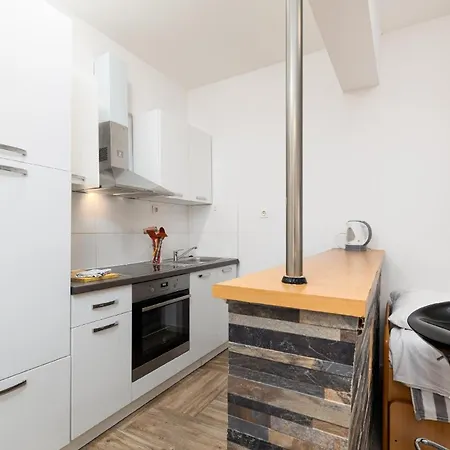 Apartment Fuer 2 Personen Ca 30 Qm In Njivice, Kvarner Bucht Krk Njivice